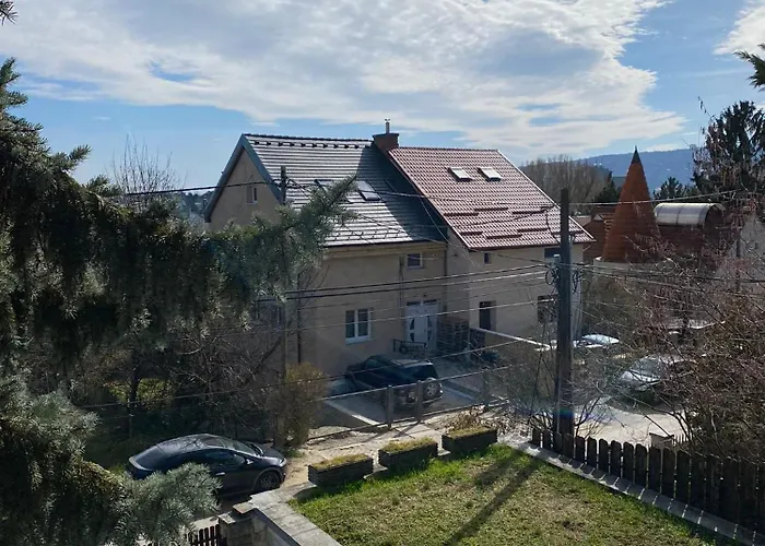 Вилла Luxury 3 Bedroom In A Forest 10min Drive From Center Будапешт